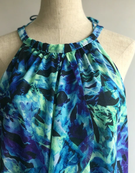 Neckholder-Strandtunika mit Wasserfarbenlaub
